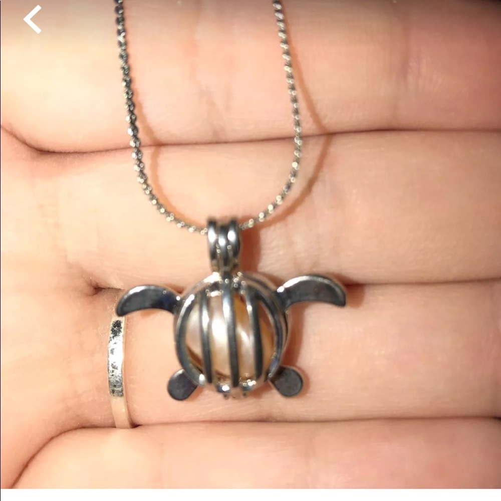 Silver pearl necklace